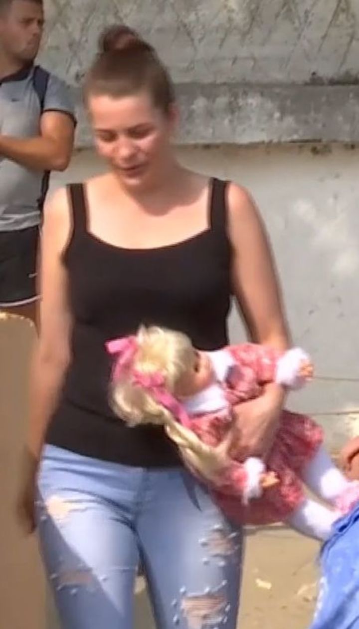 В Одесі молода жінка залишила своє немовля на пляжі і зникла