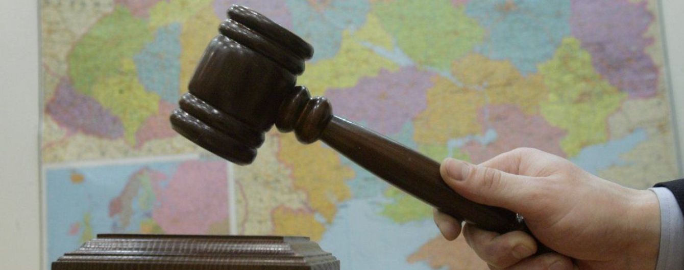 Иностранец с "нецензурной" фамилией подал в суд на украинский вуз