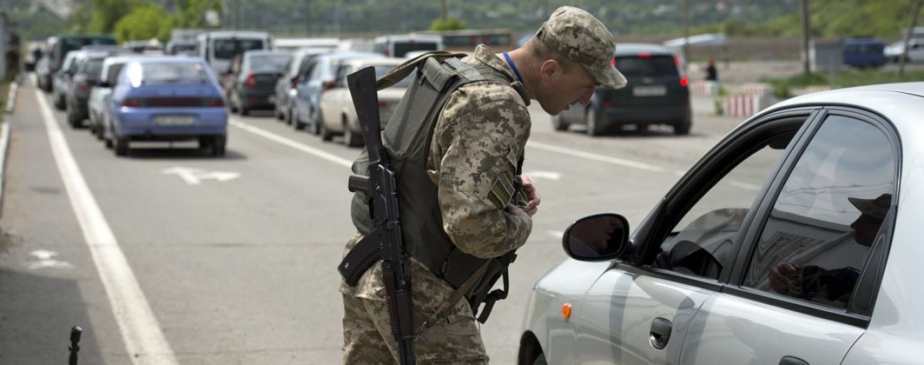 На Донбасі відновили роботу КПВВ "Новотроїцьке"