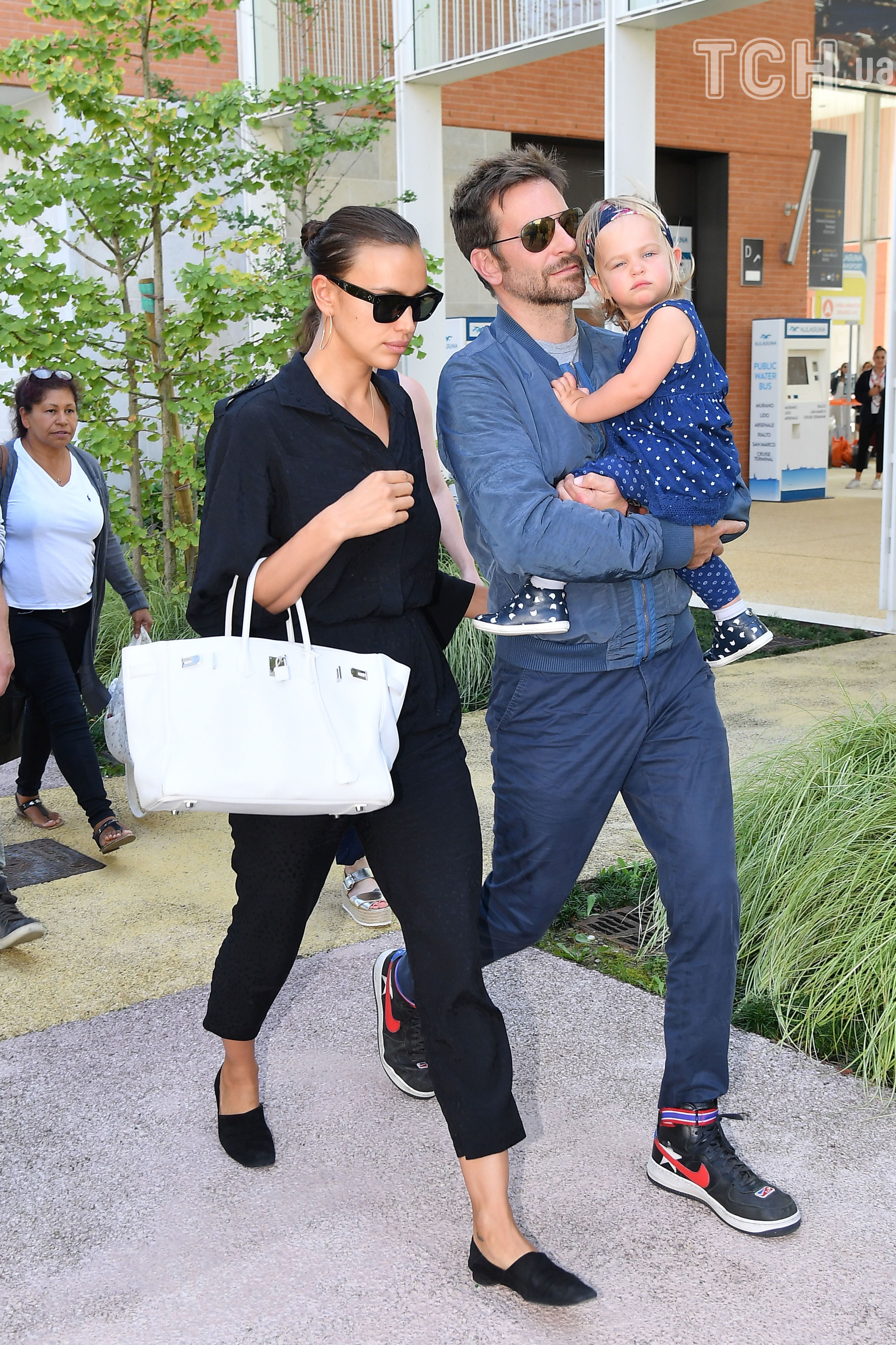   Iryna Sheik and Bradley Cooper with his daughter_2 