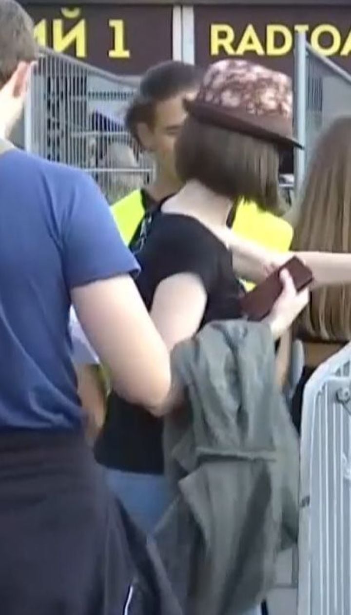 Десятки тисяч фанатів прийшли на "Олімпійський" послухати рок-гурт Imagine Dragons
