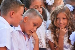 Нетрадиционный день знаний: в Украине 1 сентября дети ели мороженое и устраивали пикники