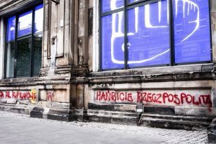 У Польщі будівлю Інституту нацпам'яті обмалювали графіті на підтримку голови Українського товариства