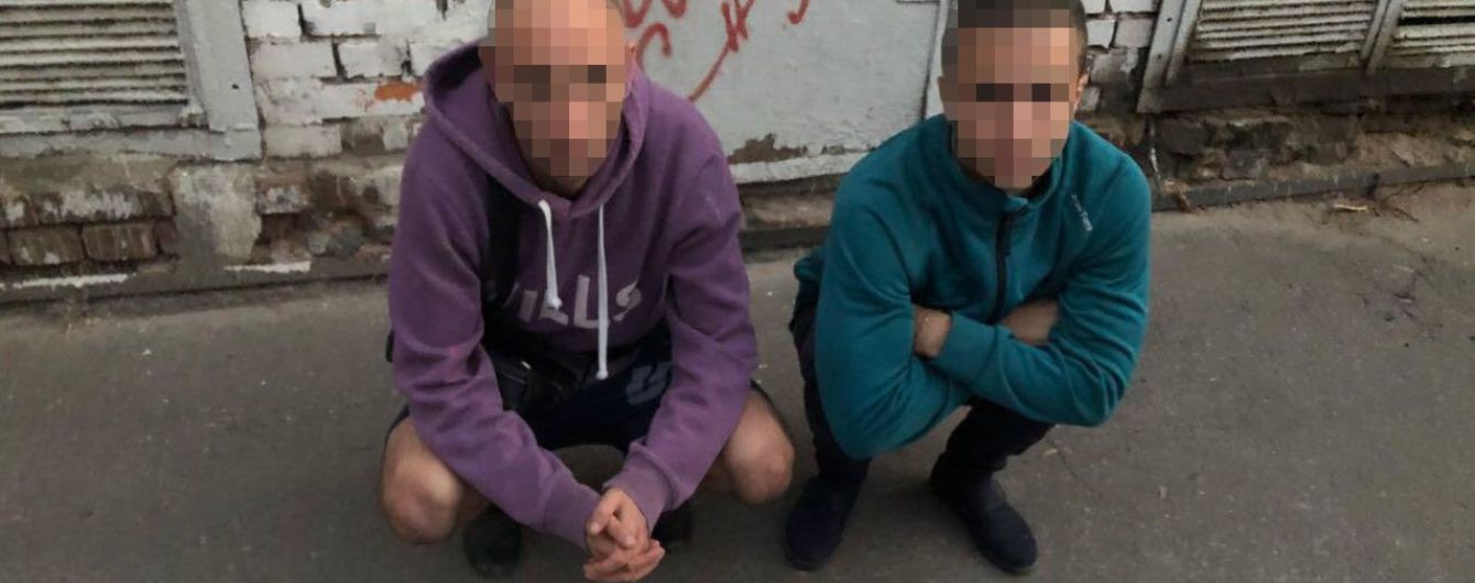 Поліція затримала мешканців Харкова з понад 400 пакунками наркотику "метадон"