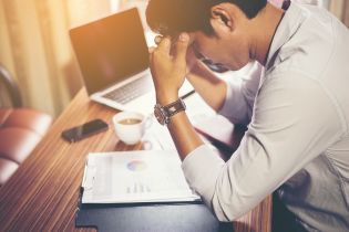 Українці почали частіше звільнятися з роботи через хвороби