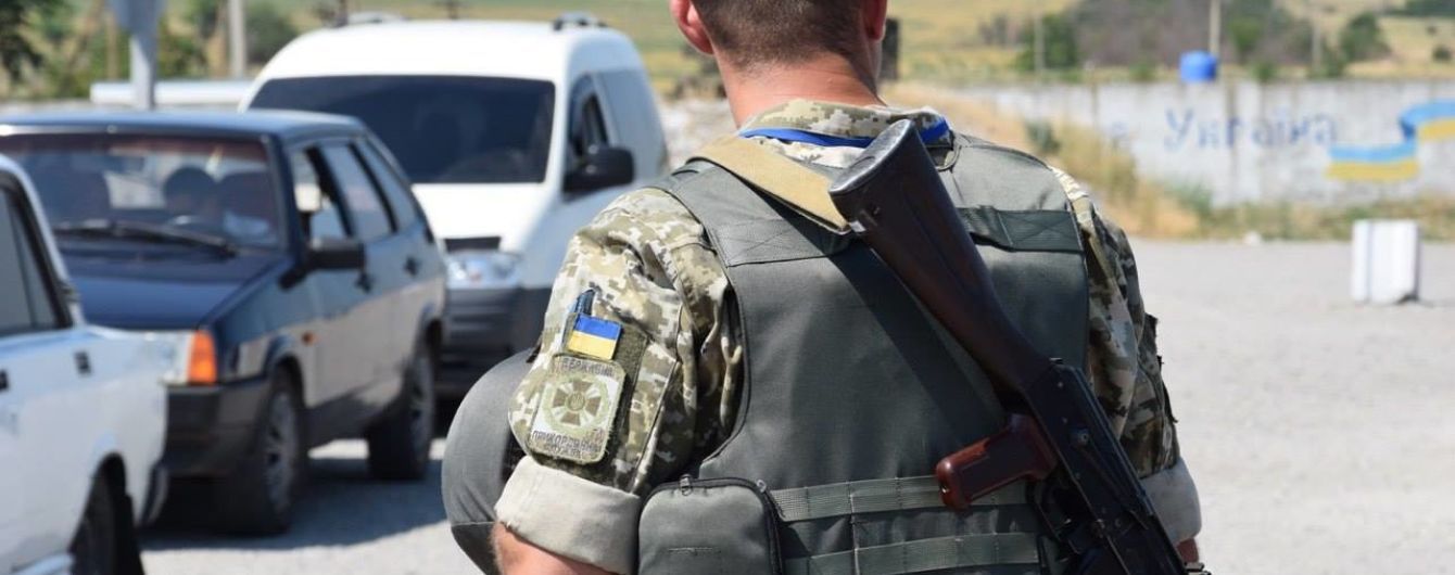 Пункт пропуска "Марьинка" закрыли. Снайперы ранили двух украинских военных