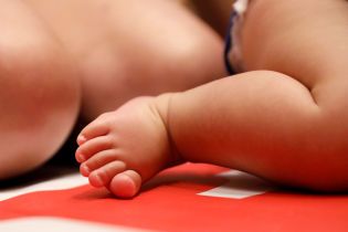 Младенец, которого считали мертвым, внезапно ожил в морге в Иране