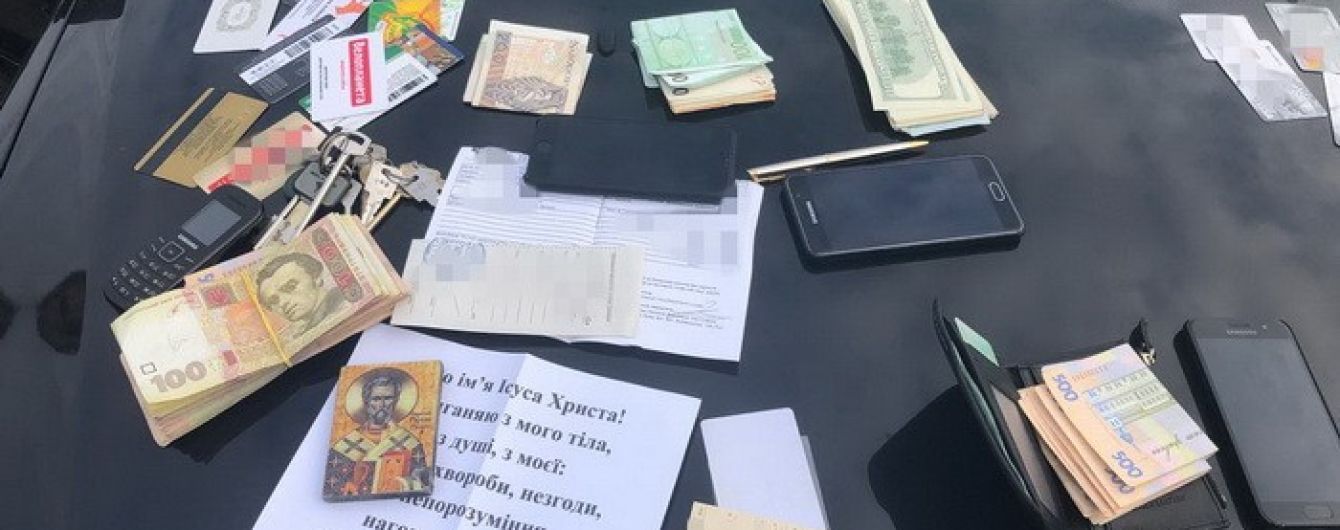 На Львівщині затримали митників, які створювали штучні перешкоди підприємцям для отримання хабарів