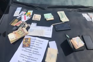 На Львівщині затримали митників, які створювали штучні перешкоди підприємцям для отримання хабарів