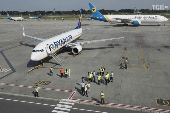 "Перший пішов". Ryanair виконав дебютний рейс з України