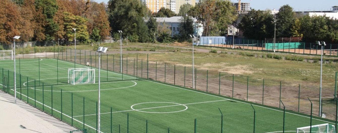 В Киеве разворовали девять миллионов гривен на ремонте футбольных полей