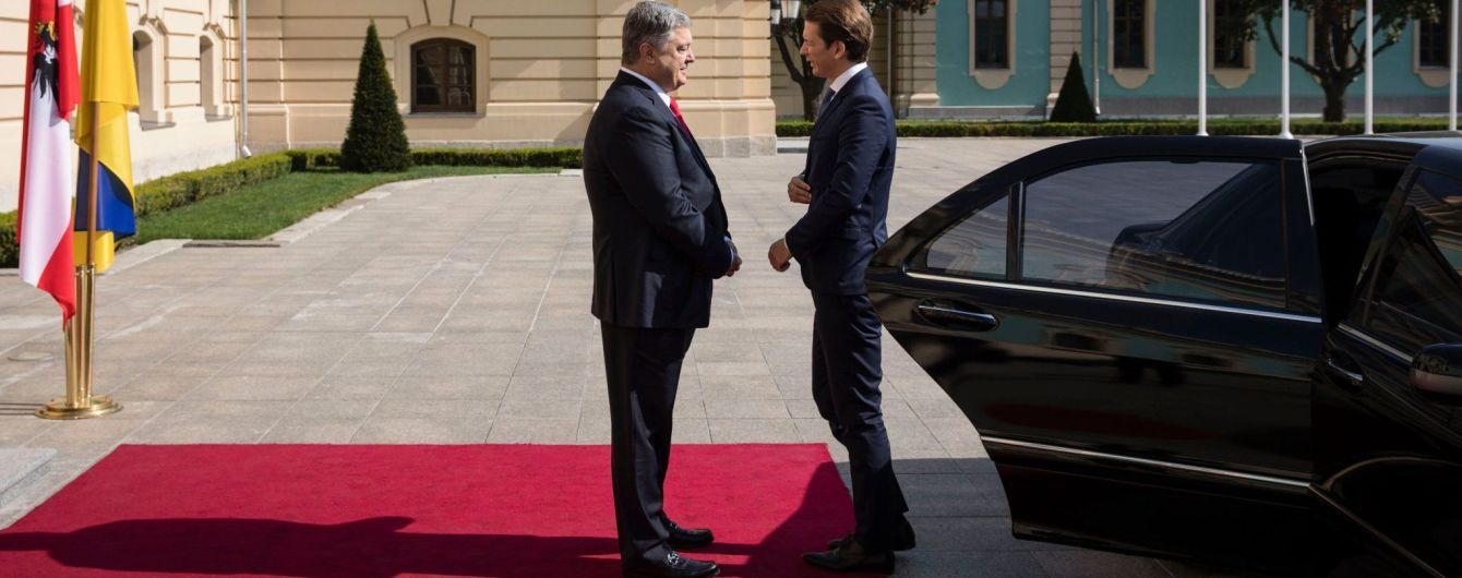 Порошенко встречается с канцлером Австрии с глазу на глаз в Мариинском дворце