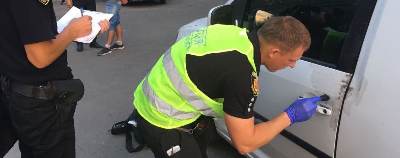 На Рівненщині невідомі в масках вчинили збройний напад на авто та викрали майже 2 млн гривень