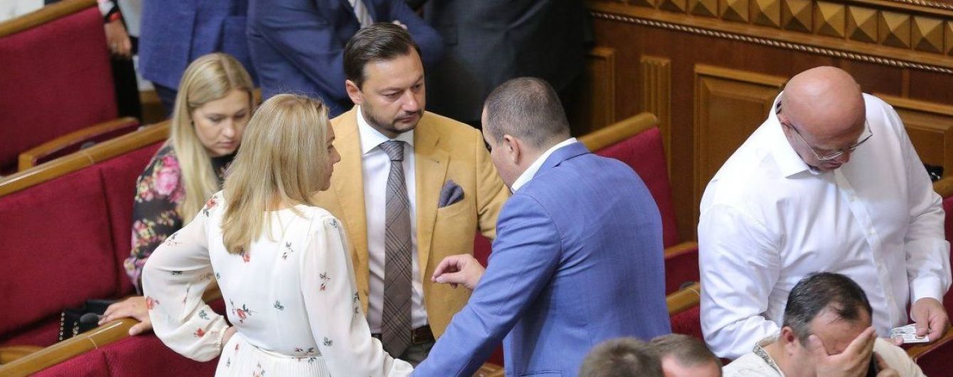 Рада розглядає законопроект про введення воєнного стану в Україні
