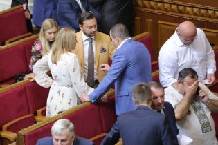 Рада рассматривает законопроект о введении военного положения в Украине