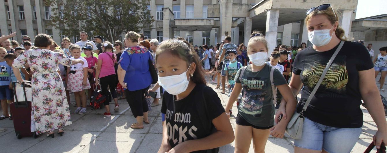 Экокатастрофа в Крыму. Две сотни детей с прилегающей к полуострову территории вывезли на оздоровление