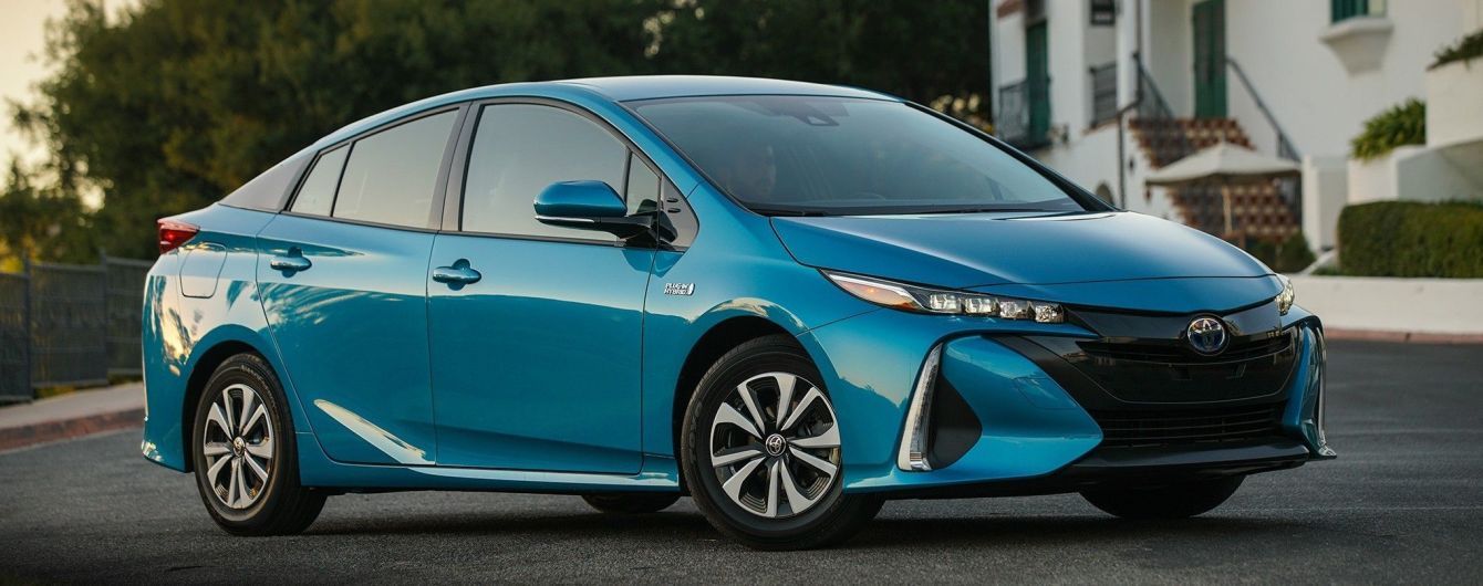 Миллион Toyota Prius и C-HR отзывают из-за дефекта проводки