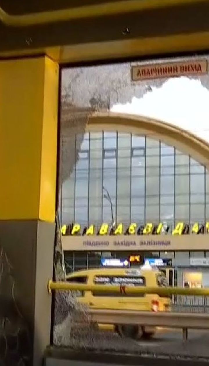 Чоловік влаштував стрілянину у столичному тролейбусі