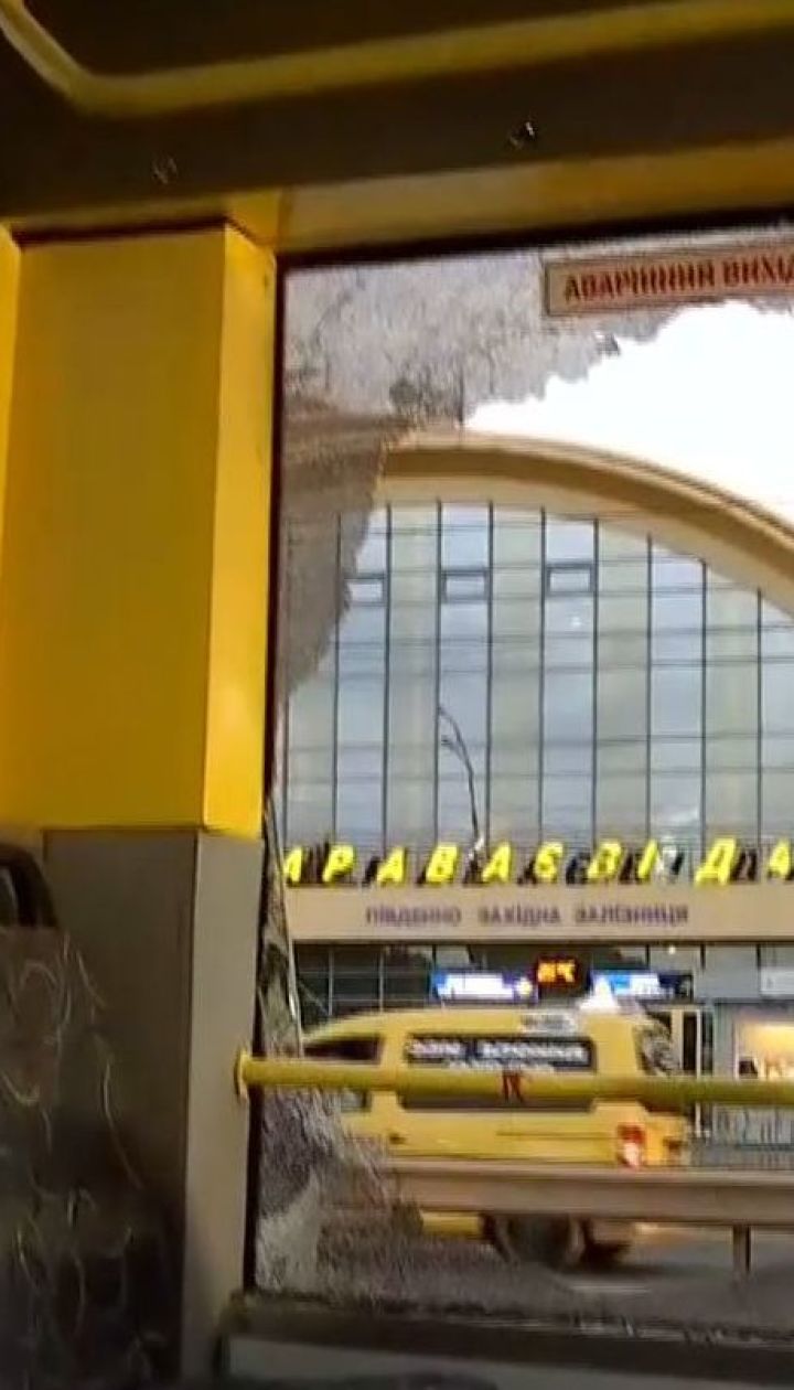 Мужчина открыл стрельбу в столичном троллейбусе