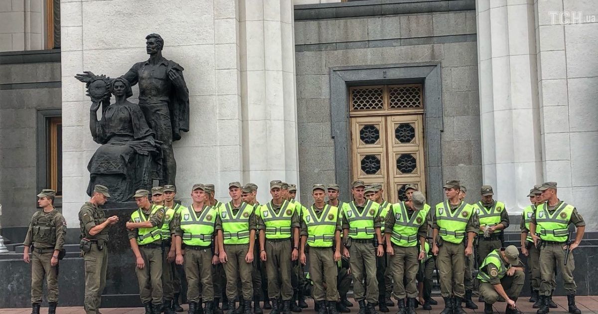 До Ради проходять п'ять партій, залишаючи за бортом Смешка і Ляшка