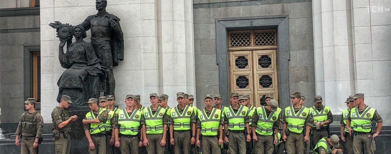 В Раду проходят пять партий, оставляя за бортом Смешко и Ляшко