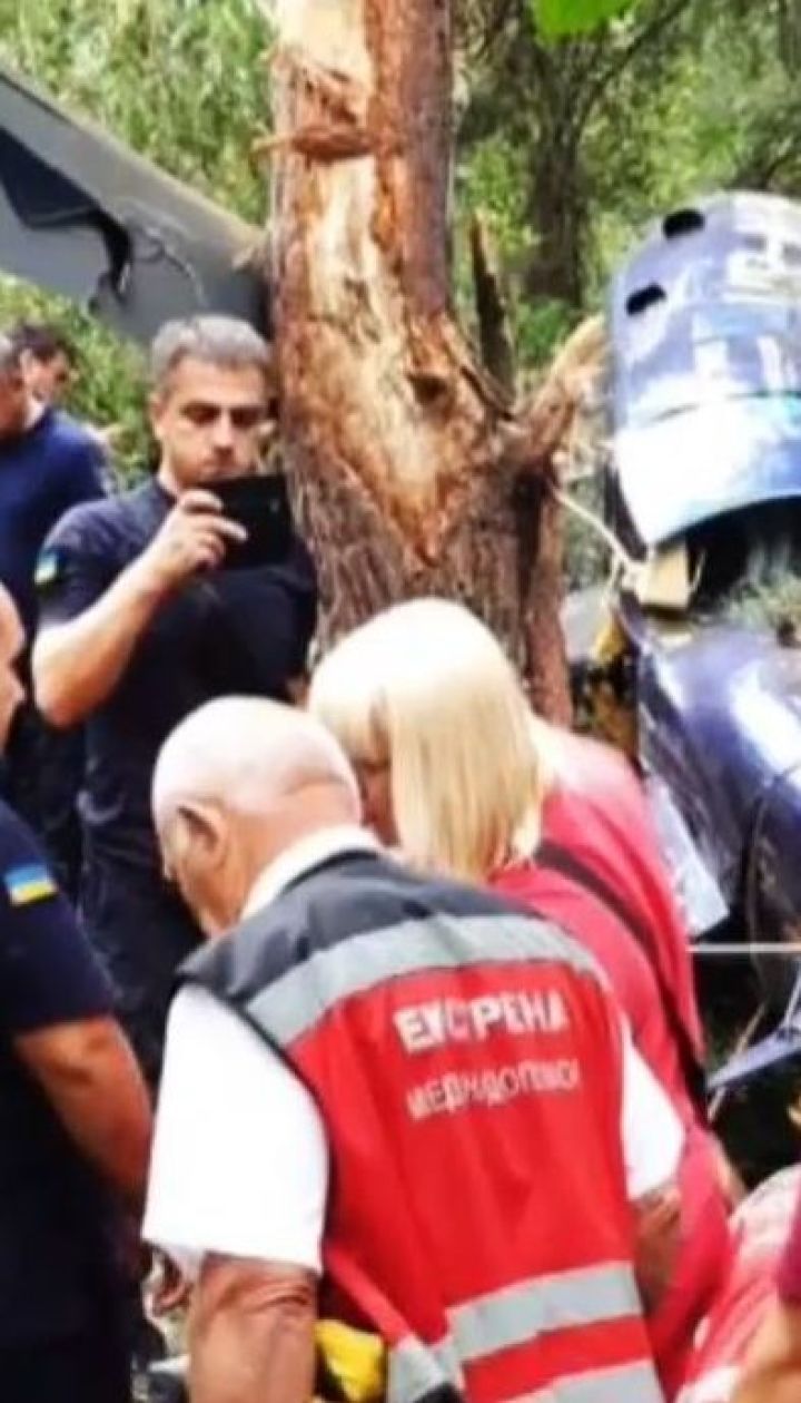 ТСН отримала кадри падіння гвинтокрила, який розбився на Трухановому острові у Києві