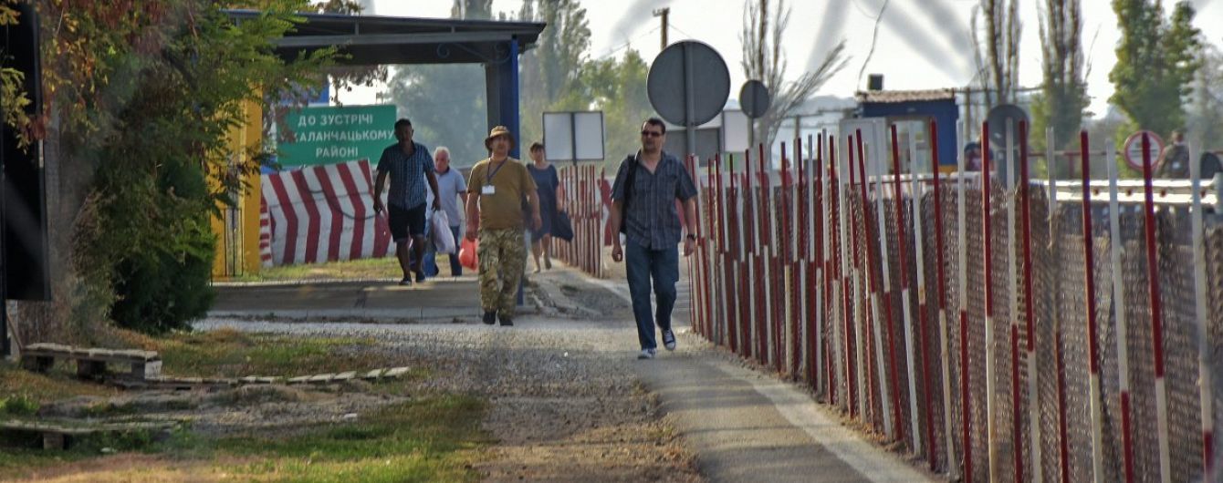 45 людей з окупованого Криму перейшли через закриті КПП на Херсонщину за медичною допомогою - ДПСУ
