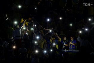 Українські вболівальники потужно заспівали "Путін х*йло" перед переможною грою збірної з Чехією