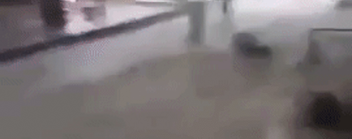 Під час зливи у Ялті вода збивала з ніг людей та несла їх униз за течією на чималій швидкості