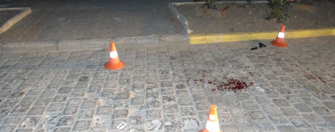У центрі Чернівців вночі сталася перестрілка: поранені двоє людей