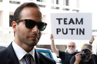 Бывший помощник Трампа проведет две недели в тюрьме за то, что солгал ФБР о "российском вмешательстве"