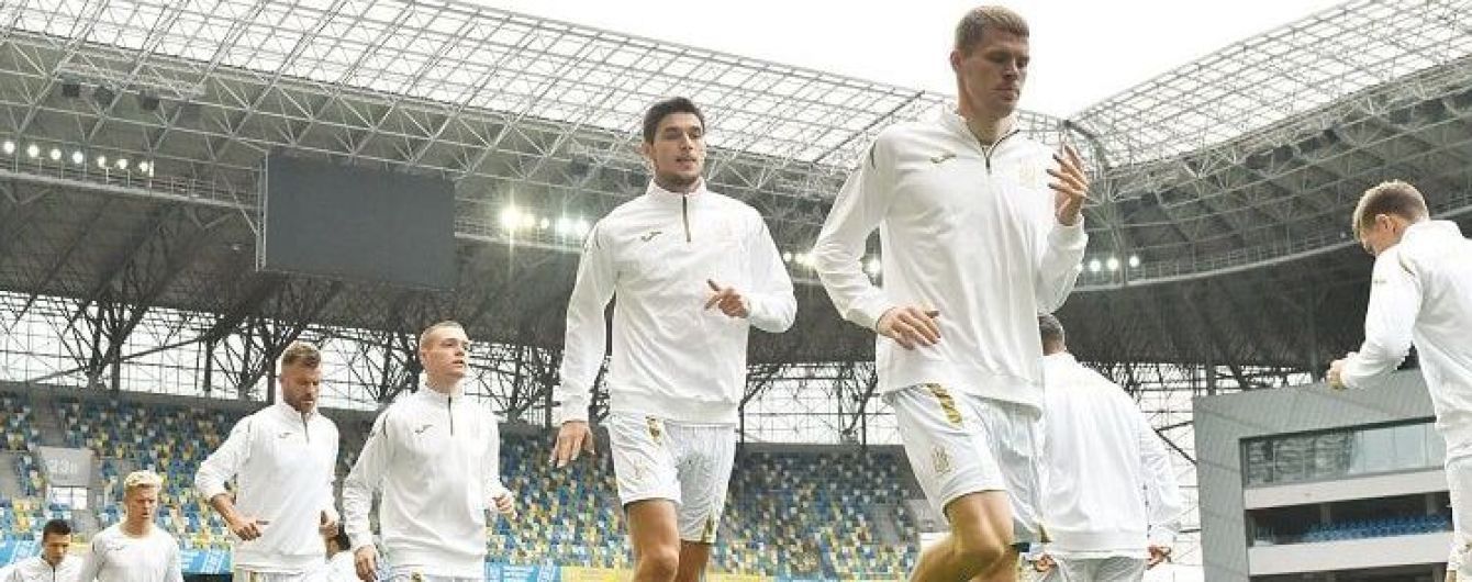 В белой форме и после дождя: сборная Украины провела открытую тренировку во Львове