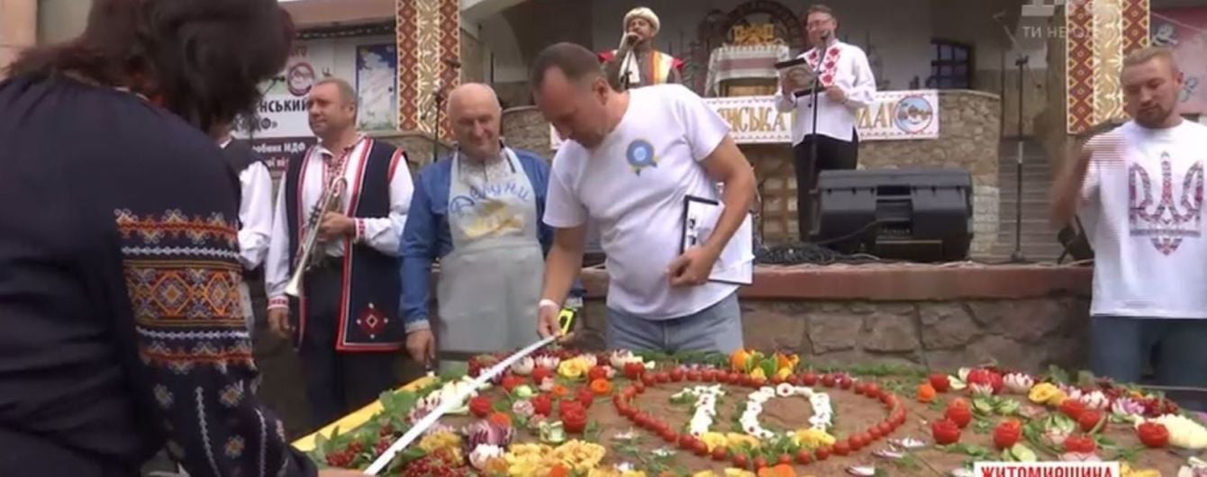 На Житомирщине испекли дерун-рекордсмен весом 180 килограммов