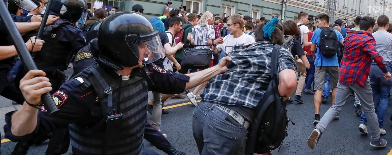 "Все законно". В Кремле прокомментировали задержание подростков и журналистов на протестах в РФ