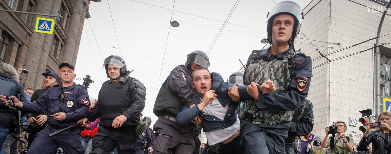 Остановка работы завода "Титан", жуткое ДТП в Одессе и протесты в России. Главные новости за выходные