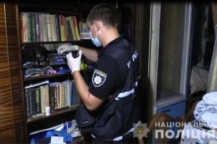 У Києві вбивця намагався заховатись від копів під диваном у жертви вдома