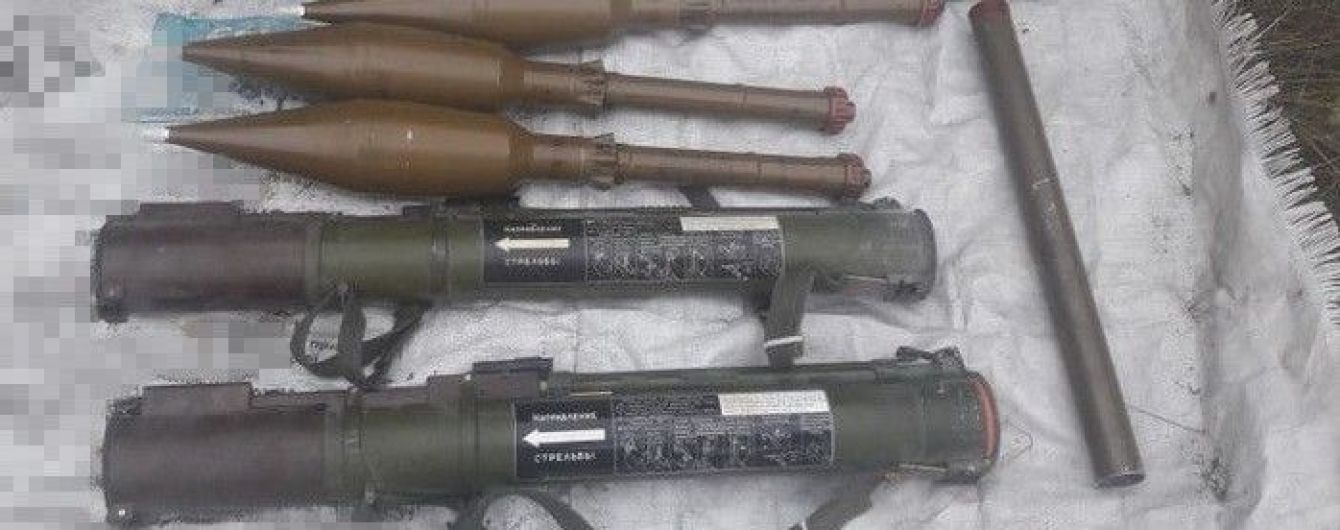 СБУ виявила чергову схованку з арсеналом зброї на Донбасі