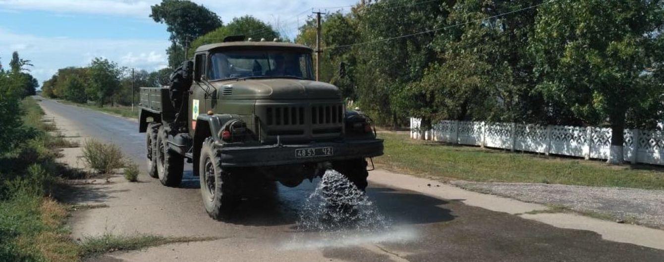 Наслідки хімічних викидів у Криму. На Херсонщині обробили спеціальним розчином 200 кілометрів доріг