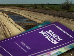 Порожній канал: чи має Україна постачати воду до Криму?