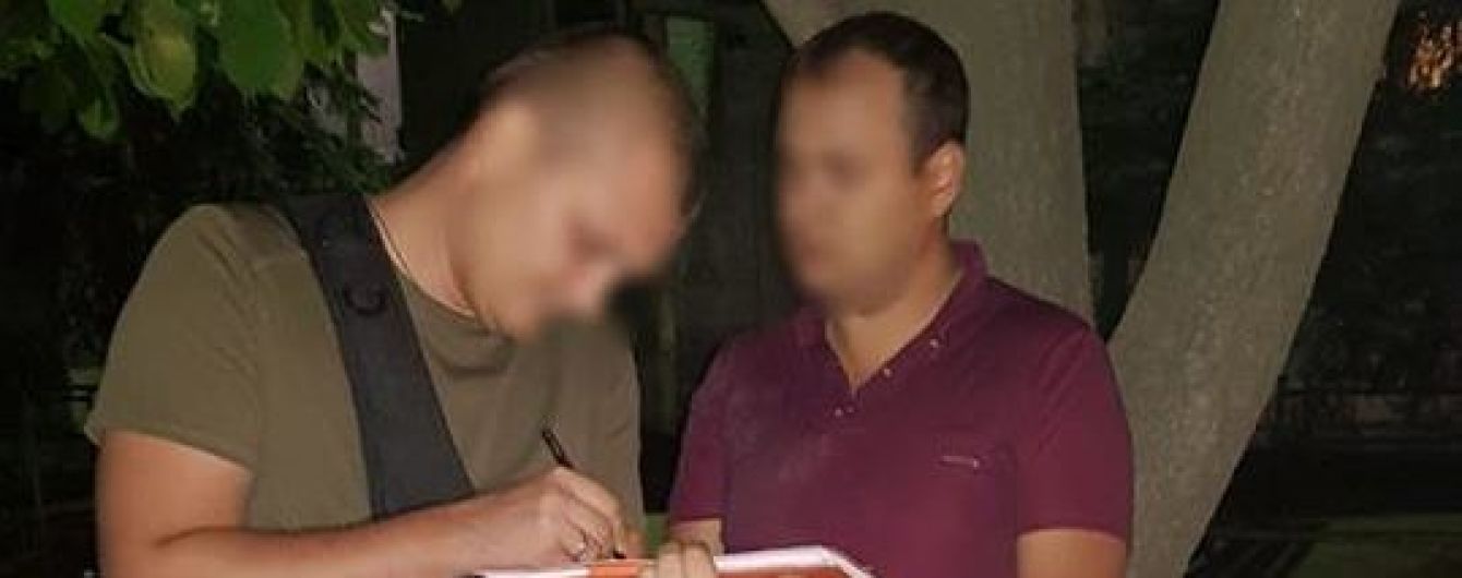 На Донетчине на взятке в 48 тыс. грн задержали руководителя подразделения по борьбе с контрабандой