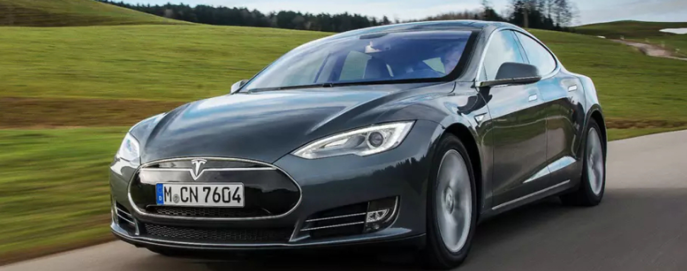 Експерти розповіли, як зламати електрокар Tesla у два кроки