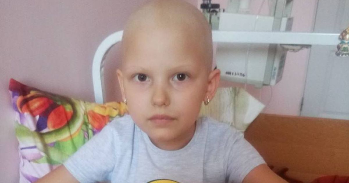 Лейкоз поставив під загрозу життя Каринки