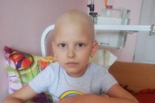 Лейкоз поставив під загрозу життя Каринки