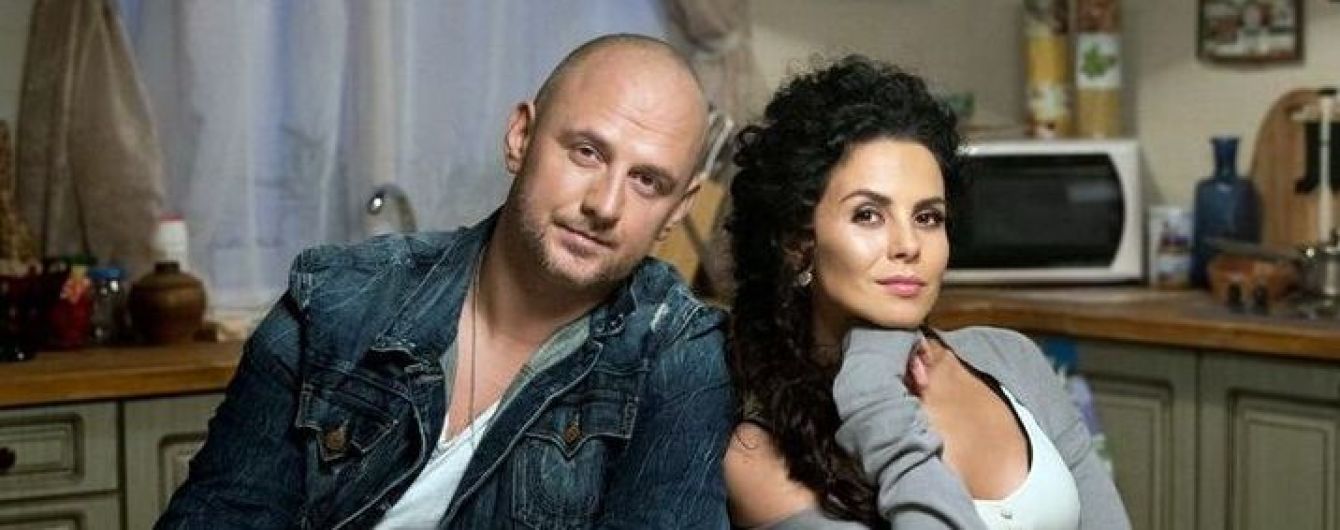 Потап нежно обнимал Настю Каменских на дне рождения Осадчей