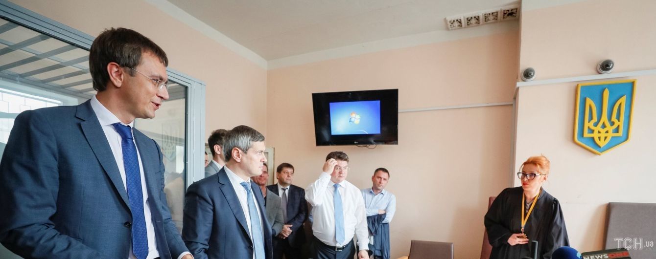 Прокурор тлумачить протоколи допиту свідків, як вважає за потрібне - захист Омеляна