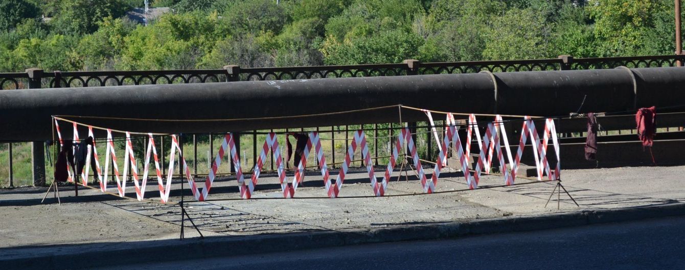 В Запорожье залатали разбитый маршруткой мост