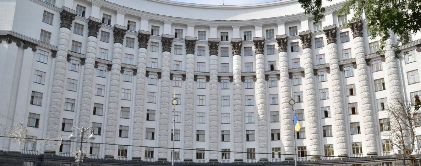 Збільшення зарплат та витрат на оборону: Кабмін презентував проект бюджету на 2019 рік