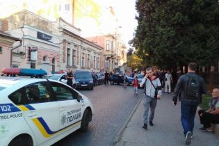 У Чернівцях поліцейське авто потрапило в ДТП з іще чотирма машинами