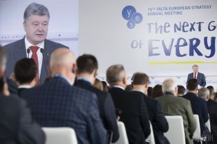 "Мемуари писати не збираюся". Як Порошенко тренується сказати, що ще раз балотуватиметься на президента