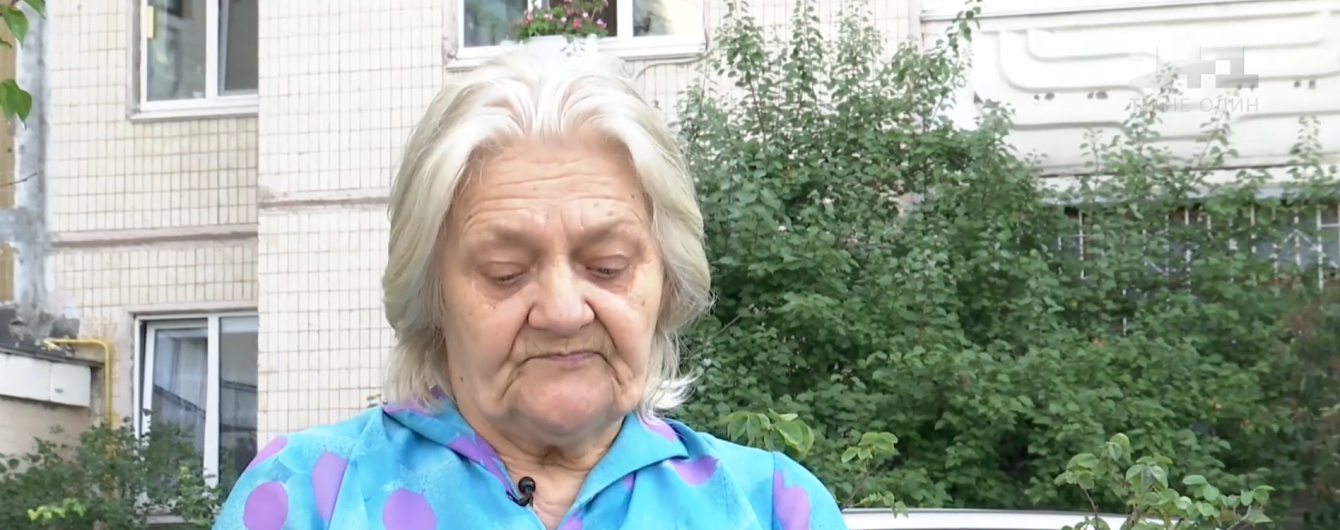 У Києві аферисти сильно побили пенсіонерку, а потім привласнили її квартиру